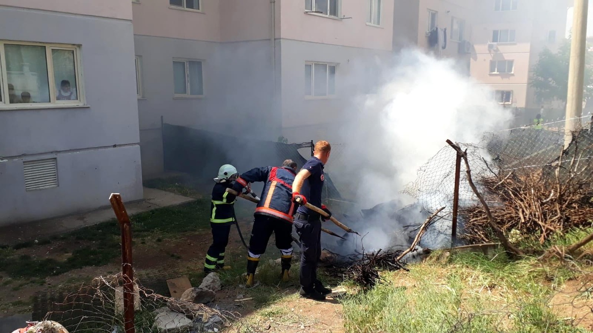 Siirt\'te odunlukta çıkan yangın itfaiye ekiplerince söndürüldü
