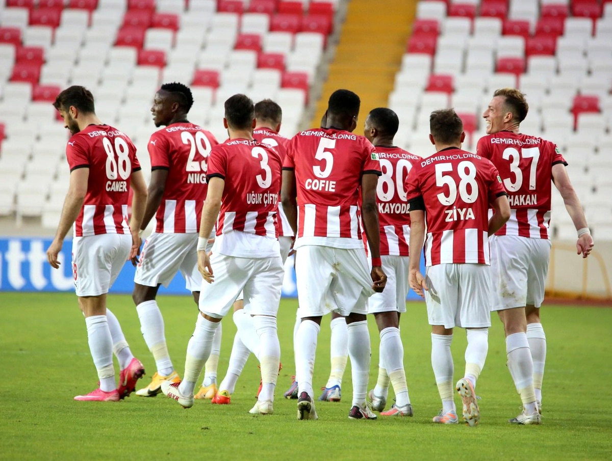 Sivasspor\'da 10 futbolcunun sözleşmesi bitiyor!