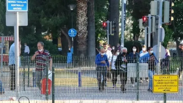 Tam kapanma bitti; İzmir'de yoğunluk başladı