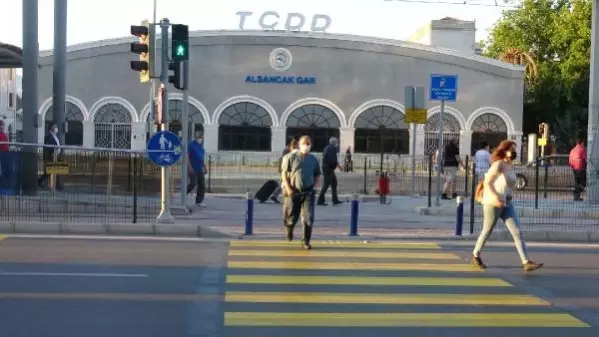 Tam kapanma bitti; İzmir'de yoğunluk başladı