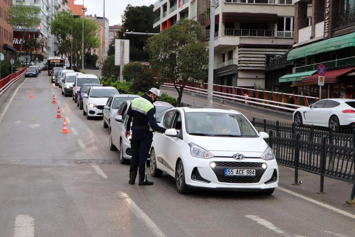 Samsun\'da tam kapanma sürecinde yapılan denetimlerde, aranması bulunan 163 kişi yakalandı