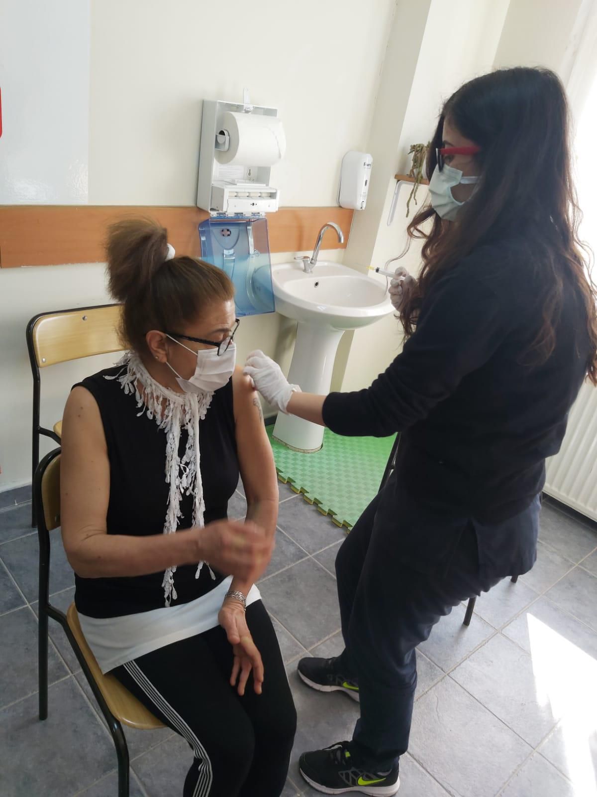 Alaplı\'da Kovid-19 aşı uygulaması devam ediyor
