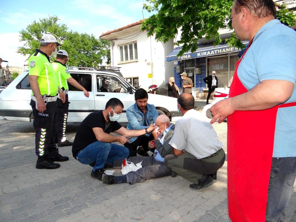 Aracın çarptığı yaşlı amca için tüm sokak halkı seferber oldu