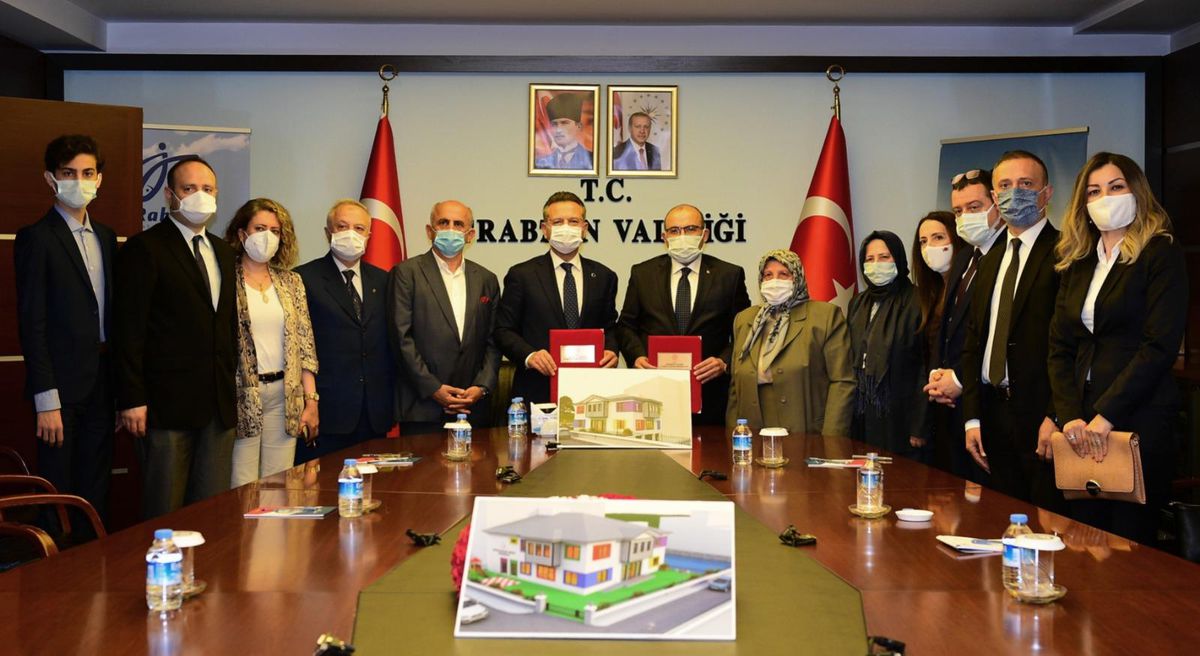 Aydın Valisi Hüseyin Aksoy ve ailesi, Trabzon\'da anaokulu yaptıracak