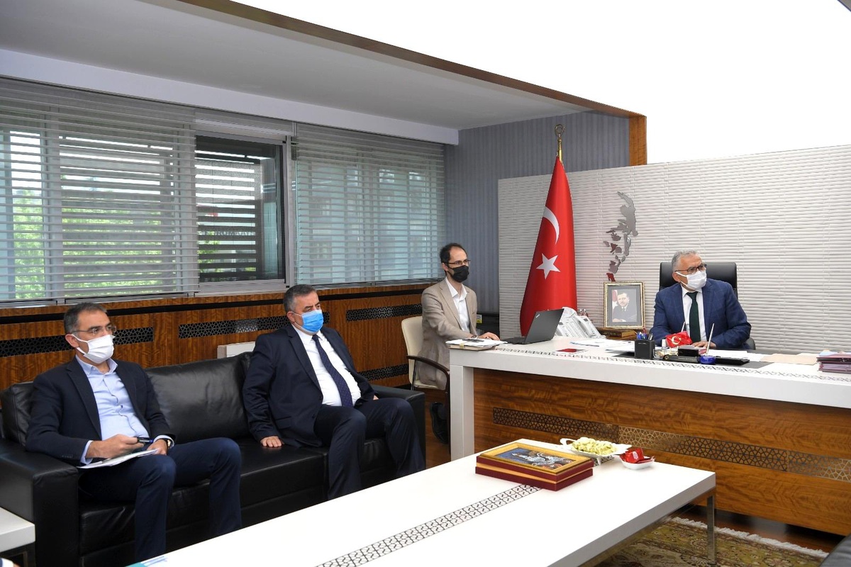 Başkan Büyükkılıç projeleri masaya yatırdı