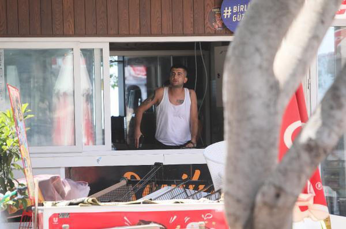 Son dakika gündem: Büfeciden tahliyeyi önlemek için silahlı eylem (1)