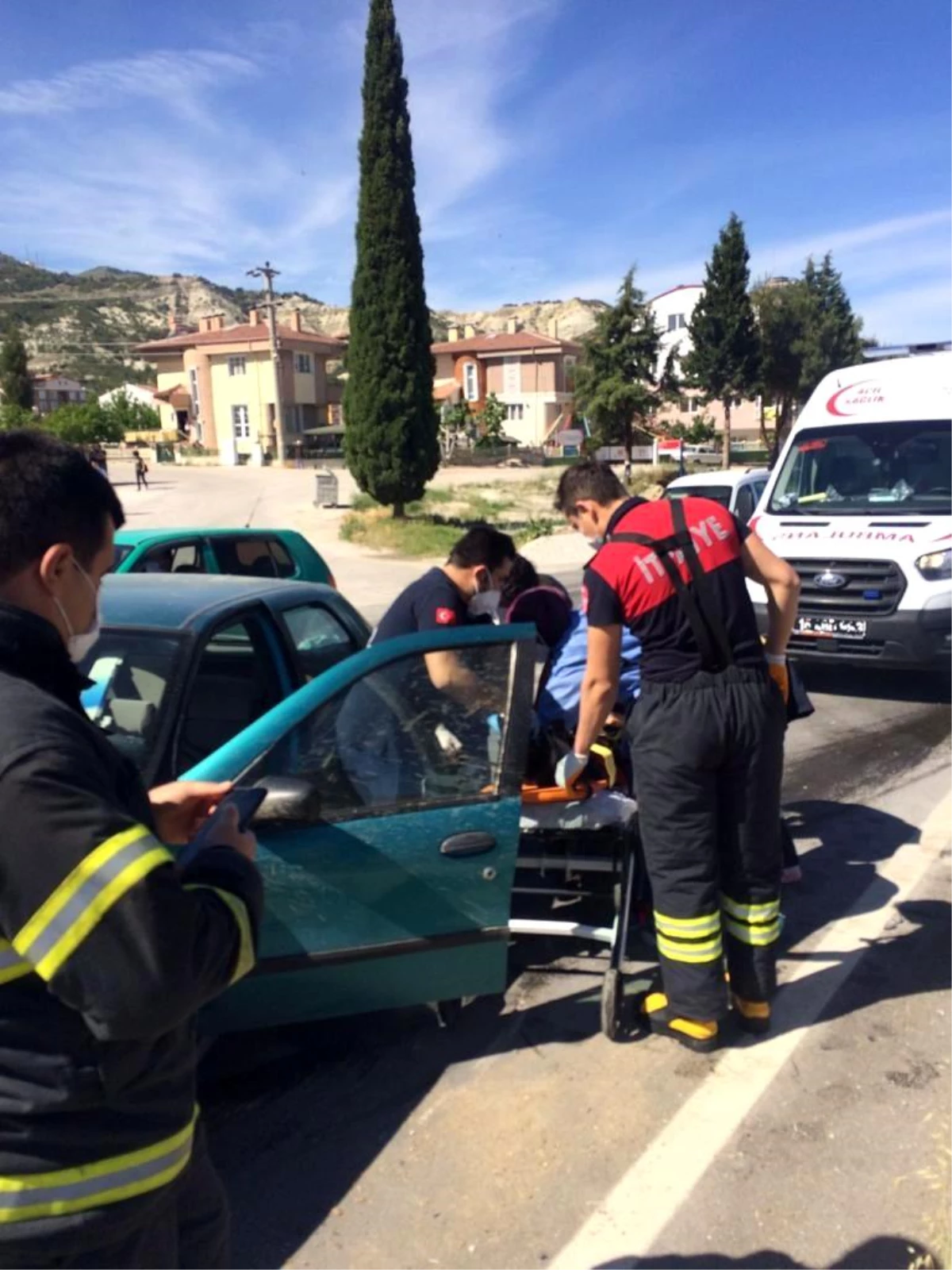 Burdur\'da trafik kazasında otomobil devrildi: 2 yaralı