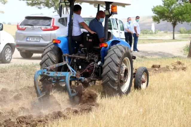 Çankırı'da tarlalar kuraklık sebebiyle erken hasat edilmeye başlandı Çankırı'da tarlalar kuraklık sebebiyle erken hasat edilmeye başlandı