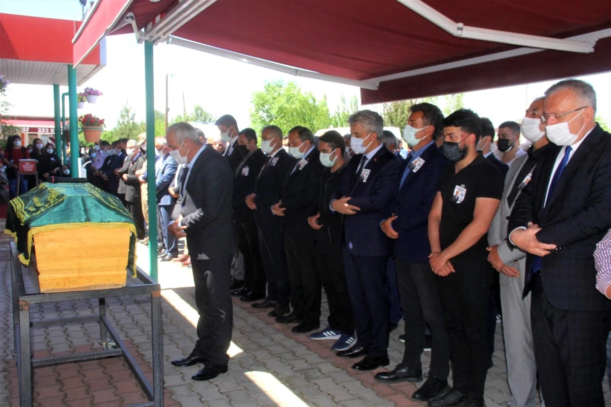 Covid-19\'a yenik düşen CHP\'li Mollaköy Belediye Başkanı son yolculuğuna uğurlandı