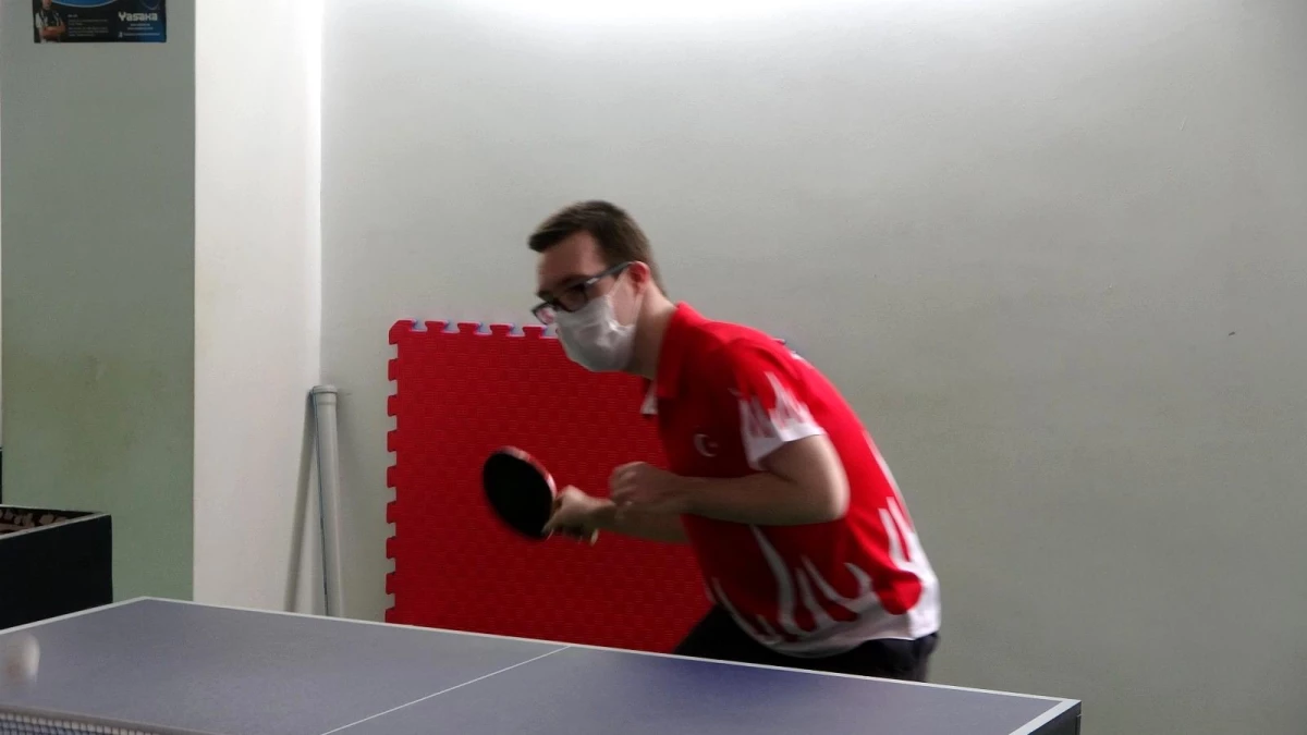 Down sendromlu Erman Çetiner\'in masa tenisiyle hayatı değişti