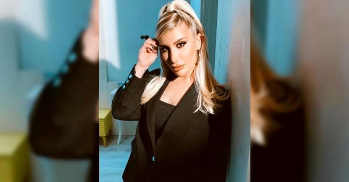 İrem Derici\'den bikinili poz