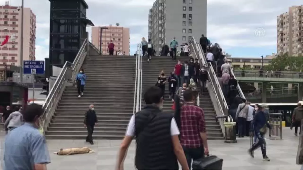 "Kademeli normalleşme"nin ikinci gününde trafik yoğunluğu yaşanıyor (2)