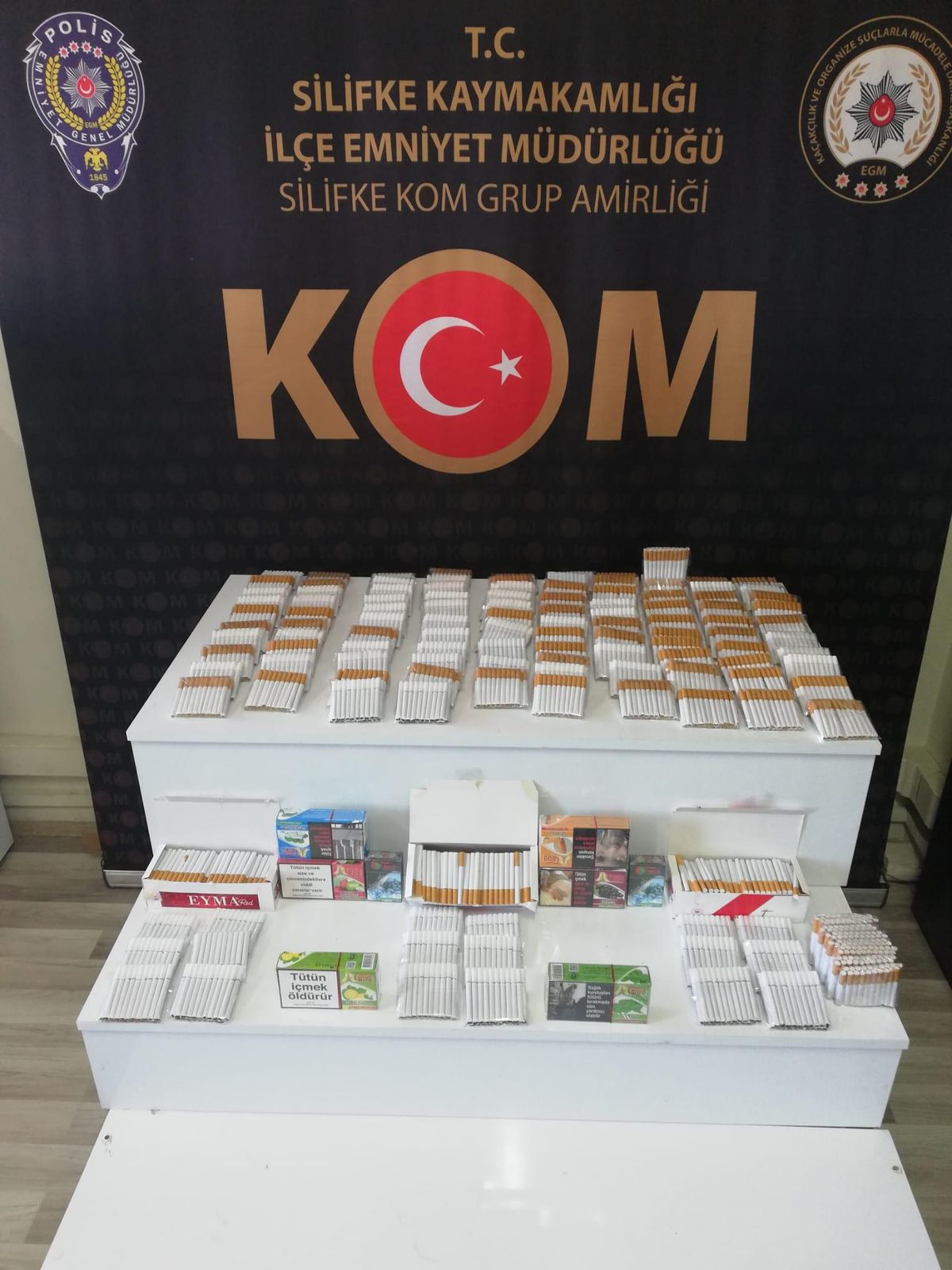 Mersin\'de 3 bin 200 makaron ile nargile tütünü ele geçirildi