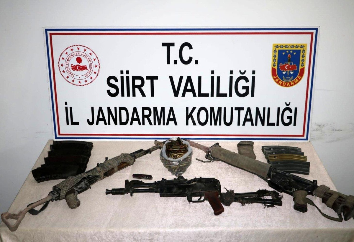 Siirt\'te etkisiz hale getirilen PKK\'lı teröristlere ait mühimmat ve yaşam malzemesi ele geçirildi