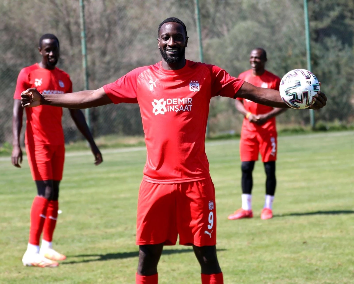 Sivasspor, Mustapha Yatabare ile sözleşme yeniledi
