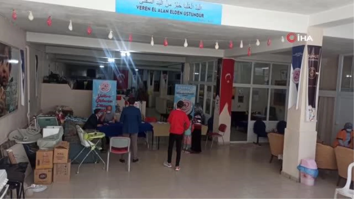 Şuhut\'ta 300\'e yakın yetim ve ihtiyaç sahibi çocuğun yüzü güldü