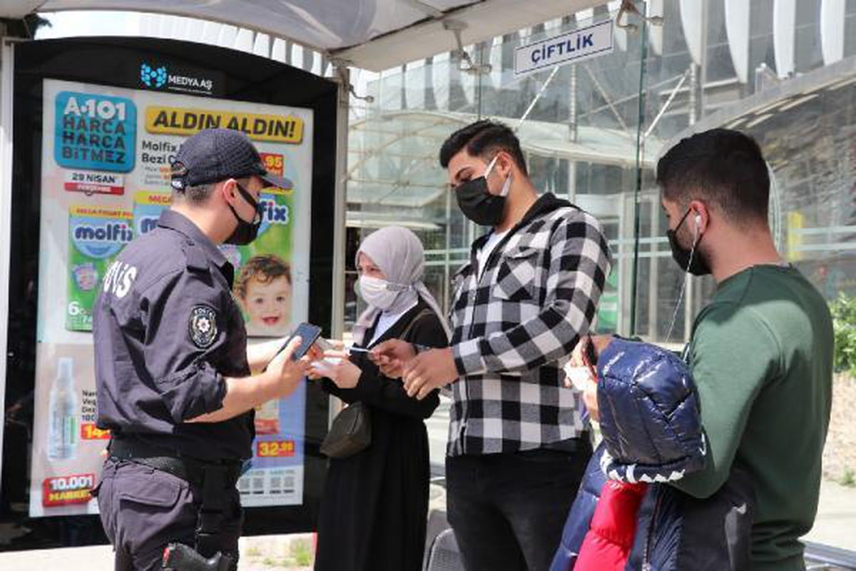 Sultanbeyli\'de \'tam kapanma\' denetimlerinde 2 milyon para cezası kesildi