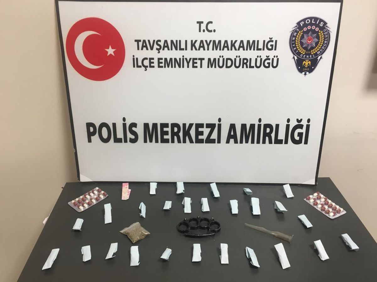 Tavşanlı\'da üzerlerinde uyuşturucu bulunan 2 şüpheli yakalandı