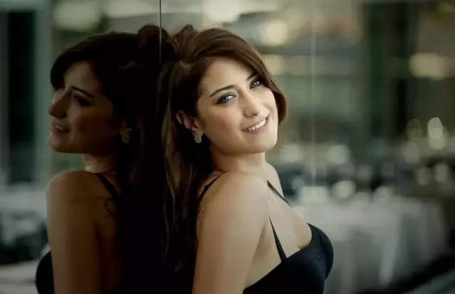 Ünlü oyuncu Hazal Kaya, yaptığı radikal değişimi Instagram'dan paylaştı Ünlü oyuncu Hazal Kaya, yaptığı radikal değişimi Instagram'dan paylaştı