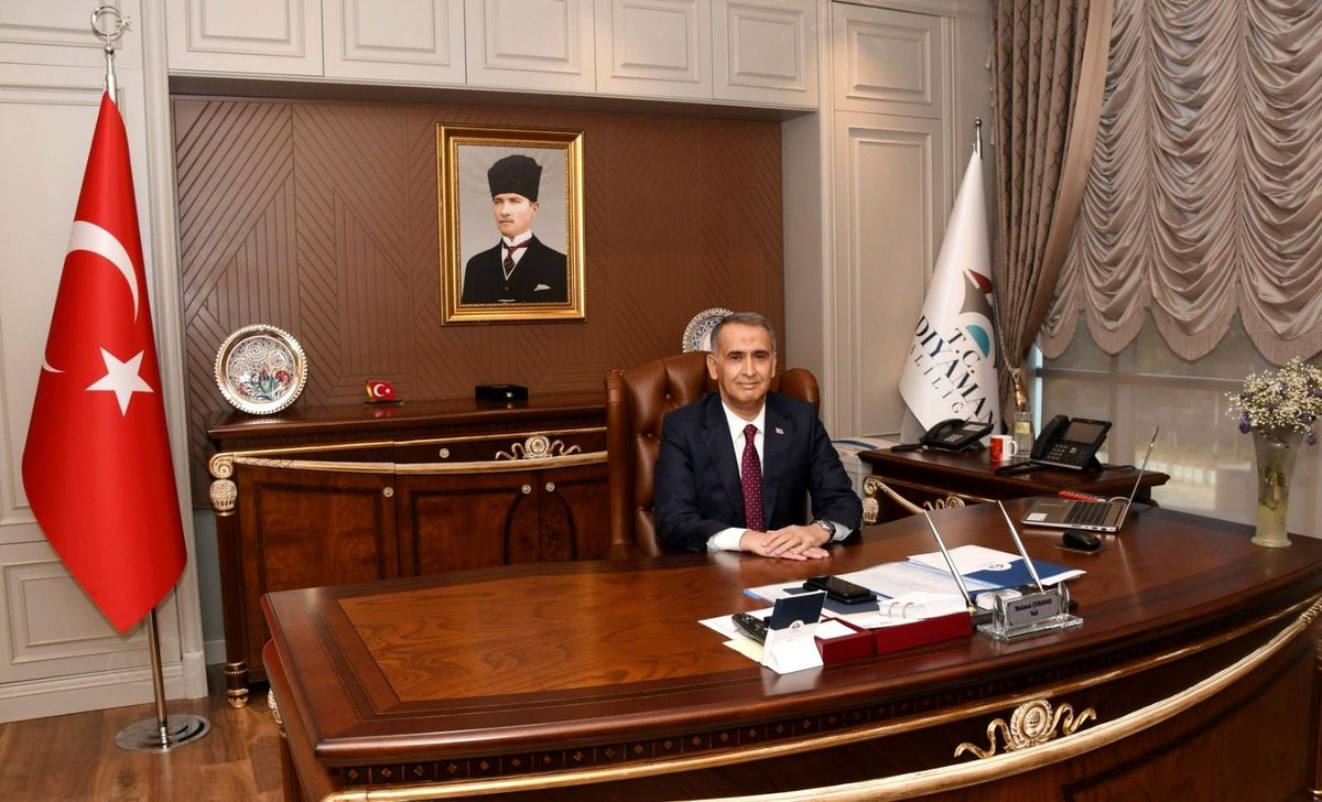 Vali Çuhadar\'dan 19 Mayıs kutlaması