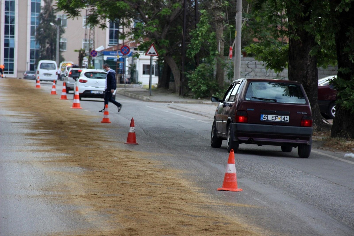 Yola dökülen hidrolik yağı zor anlar yaşattı
