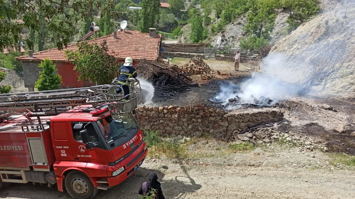 Zile\'de bahçe yangını itfaiye ekiplerince söndürüldü