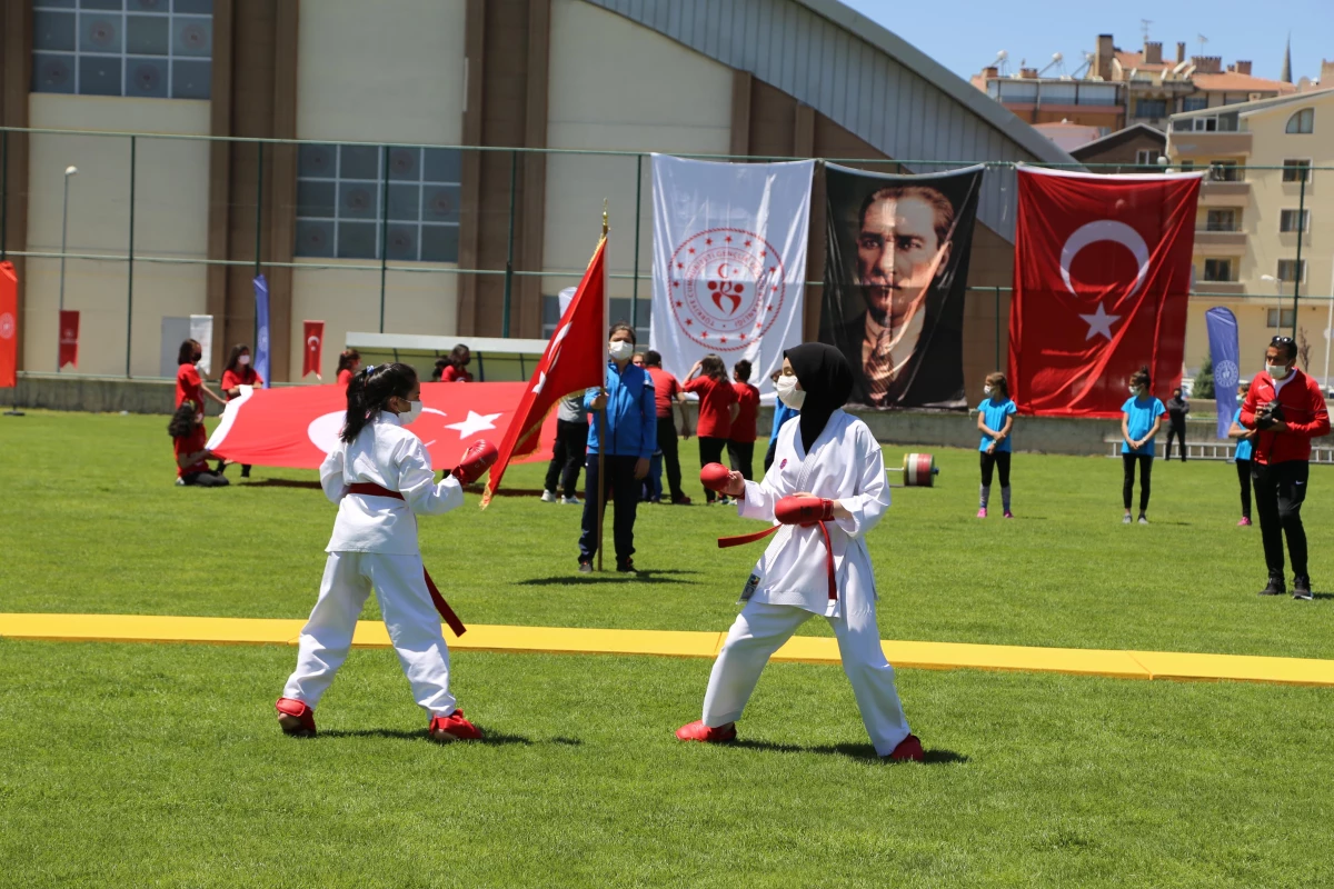 19 Mayıs Atatürk\'ü Anma, Gençlik ve Spor Bayramı kutlanıyor
