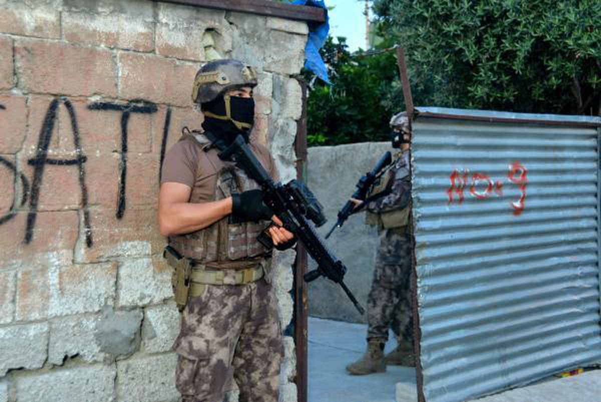 Son dakika haberi | Adana\'da DEAŞ ve El Kaide operasyonu: 4 gözaltı (2)- Yeniden