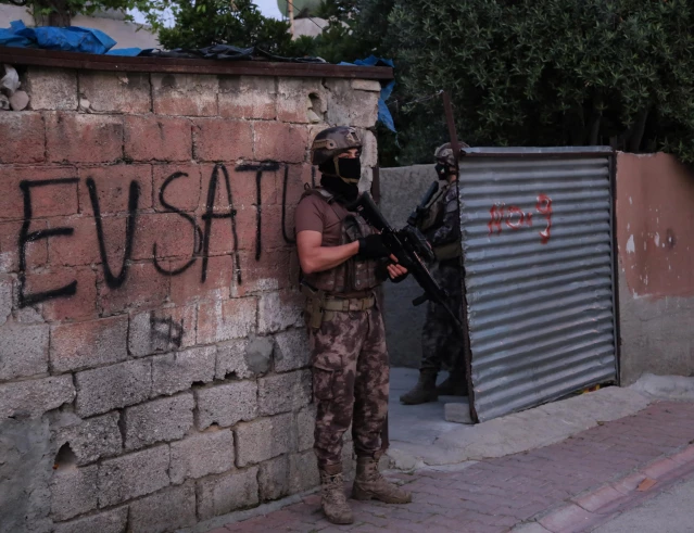 Adana'da terör örgütleri DEAŞ ve El Kaide'ye yönelik operasyonda 4 zanlı yakalandı