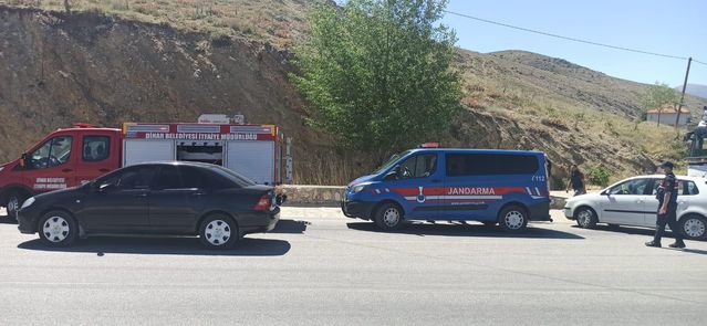 AFYONKARAHİSAR - Tır ile hafif ticari araç çarpıştı: 1 ölü
