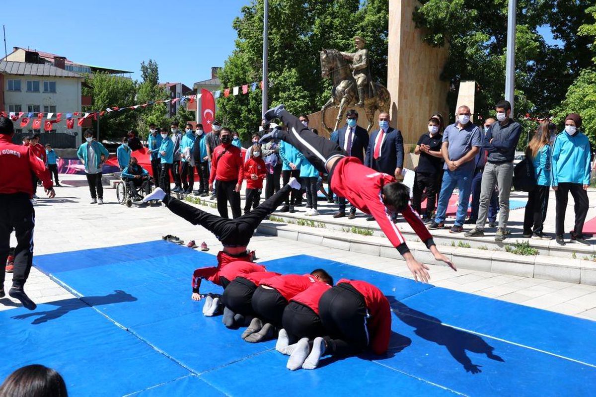 Ağrı\'da 19 Mayıs Atatürk\'ü Anma, Gençlik ve Spor Bayramı kutlandı