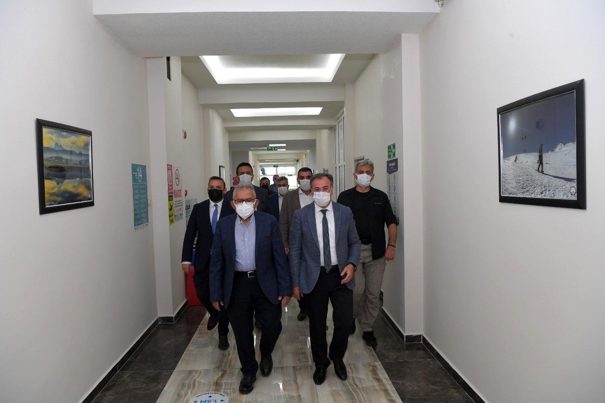Başkan Büyükkılıç, Hacılar Belediye Başkanı Özdoğan\'ı ziyaret etti