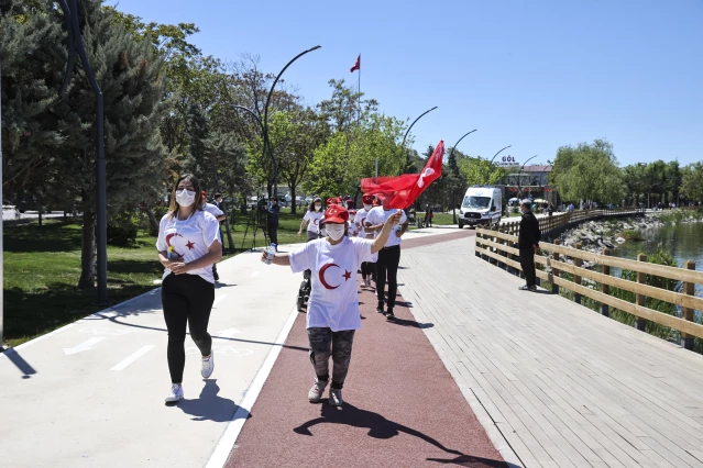 Engelli öğrencilerden 19 Mayıs bayrak koşusu