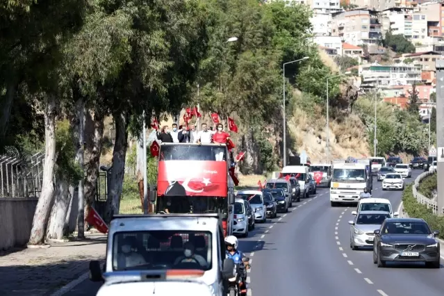 Bayraklı'da 19 Mayıs coşkusu mahallelerde yaşandı