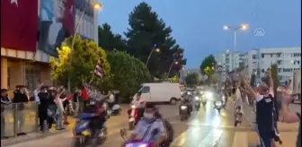 Beşiktaş'ın şampiyonluk kutlamasında sürpriz evlilik teklifi