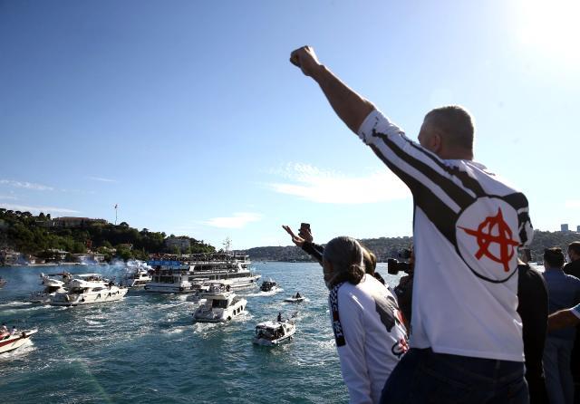 Beşiktaş motorları maviliklere sürdü! Siyah-beyazlıların şampiyonluk kutlamaları başladı