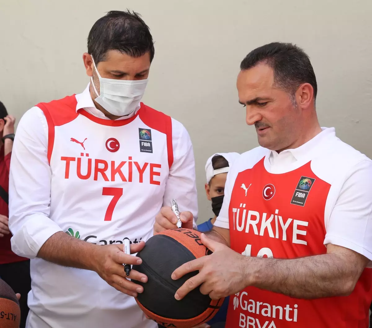 Beyoğlu\'nda sokak basketbolunun geliştirilmesi amacıyla saha açıldı