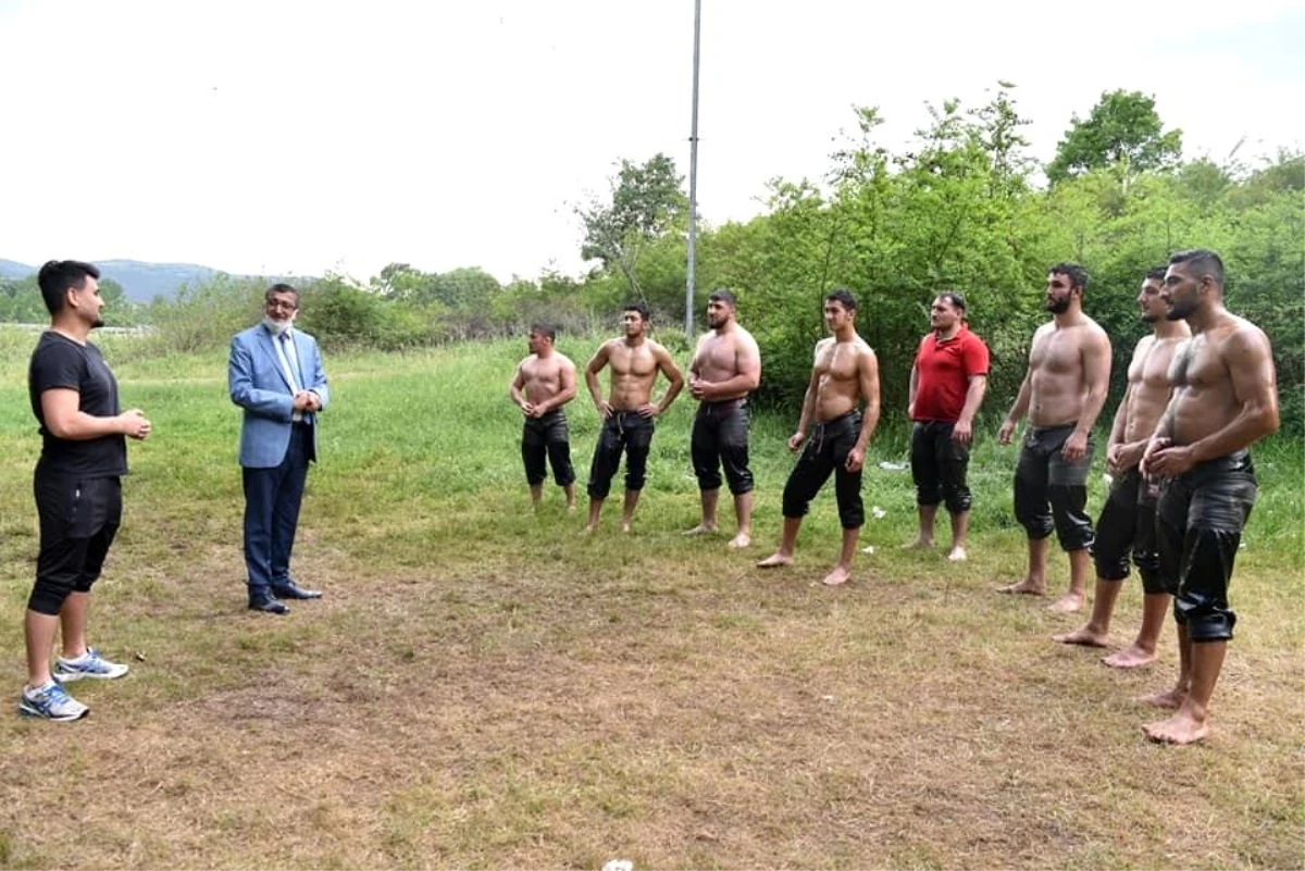 Çan Belediyesi güreş kulübü sporcuları yola çıkıyor