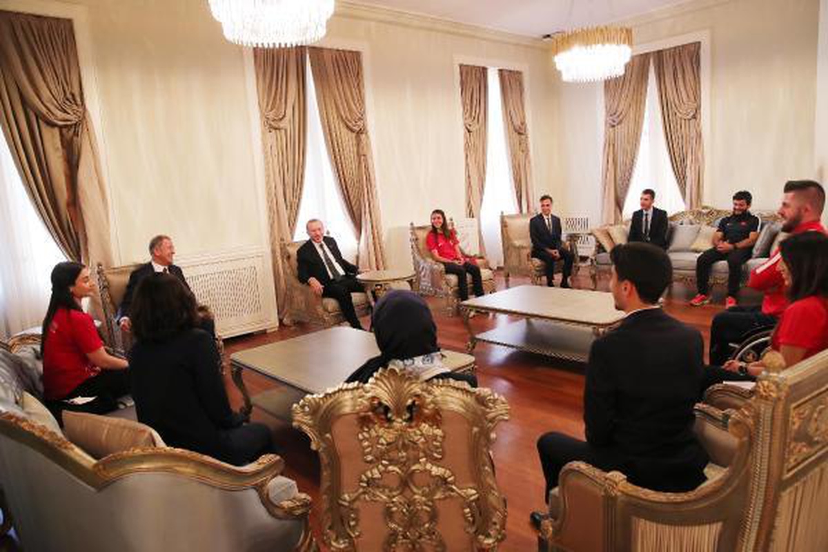 Son dakika haberi... Cumhurbaşkanı Erdoğan, milli sporcu ve gençleri kabul etti