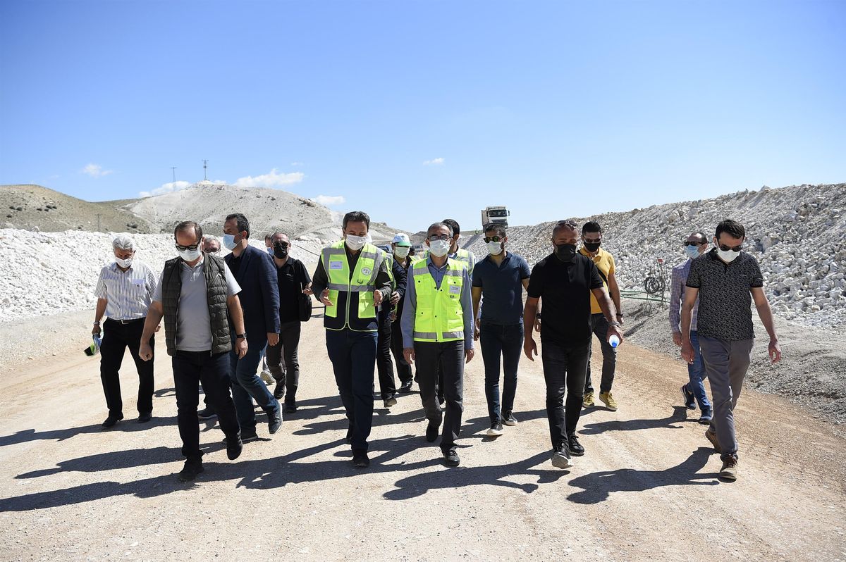 DSİ Genel Müdürü Kaya Yıldız, yapımı süren Eskişehir Gökpınar Barajı\'nı inceledi