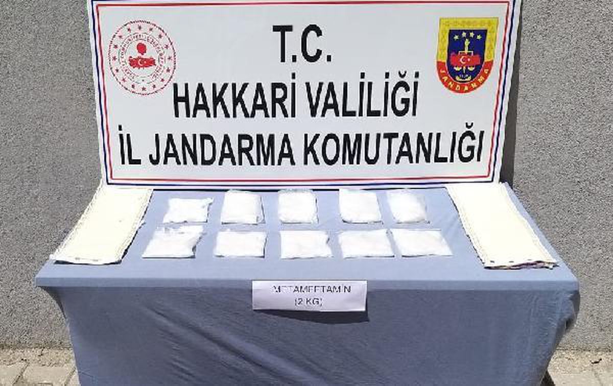 Hakkari\'de yolcu minibüsünde 2 kilo uyuşturucu ele geçirildi