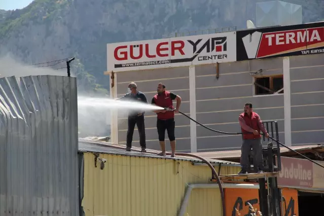 İzolasyon malzemesi üretim atölyesinde çıkan yangın söndürüldü