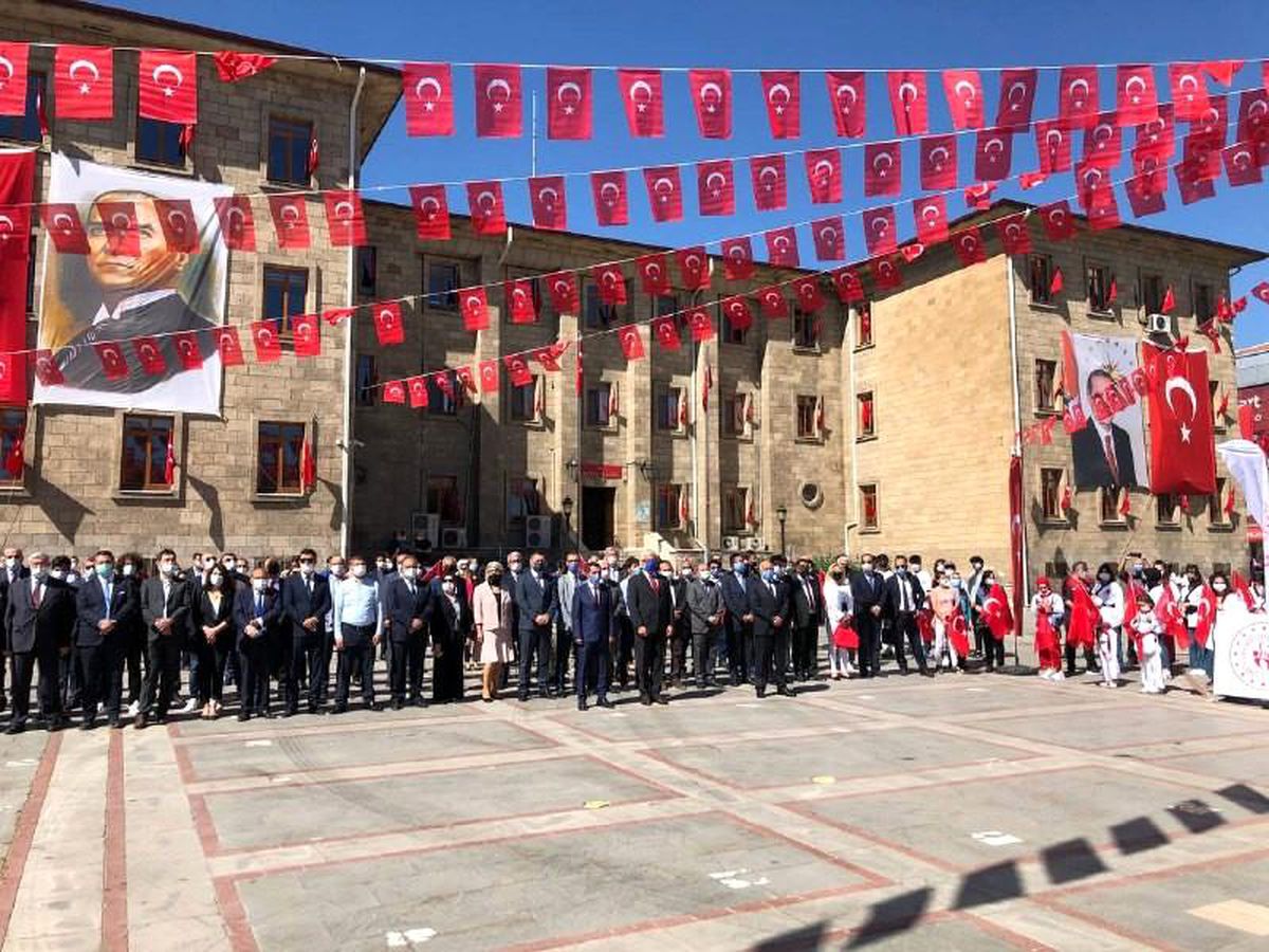 Isparta\'da 19 Mayıs törenle kutlandı