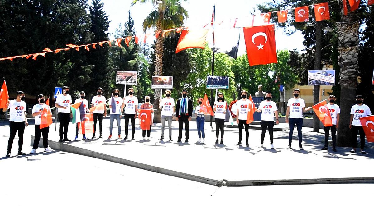 Kahramanmaraş\'ta İsrail\'in Mescid-i Aksa\'ya ve Filistinlilere yönelik saldırılarına bayraklı tepki
