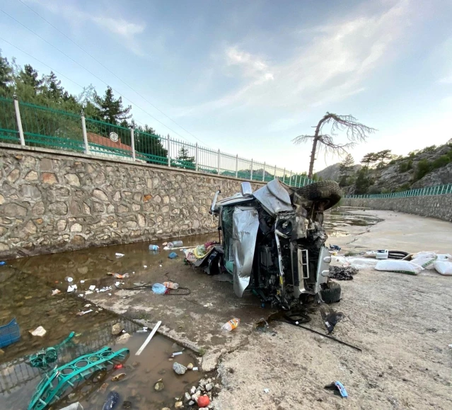 Konya'da kamyonet kanala uçtu: 4 yaralı