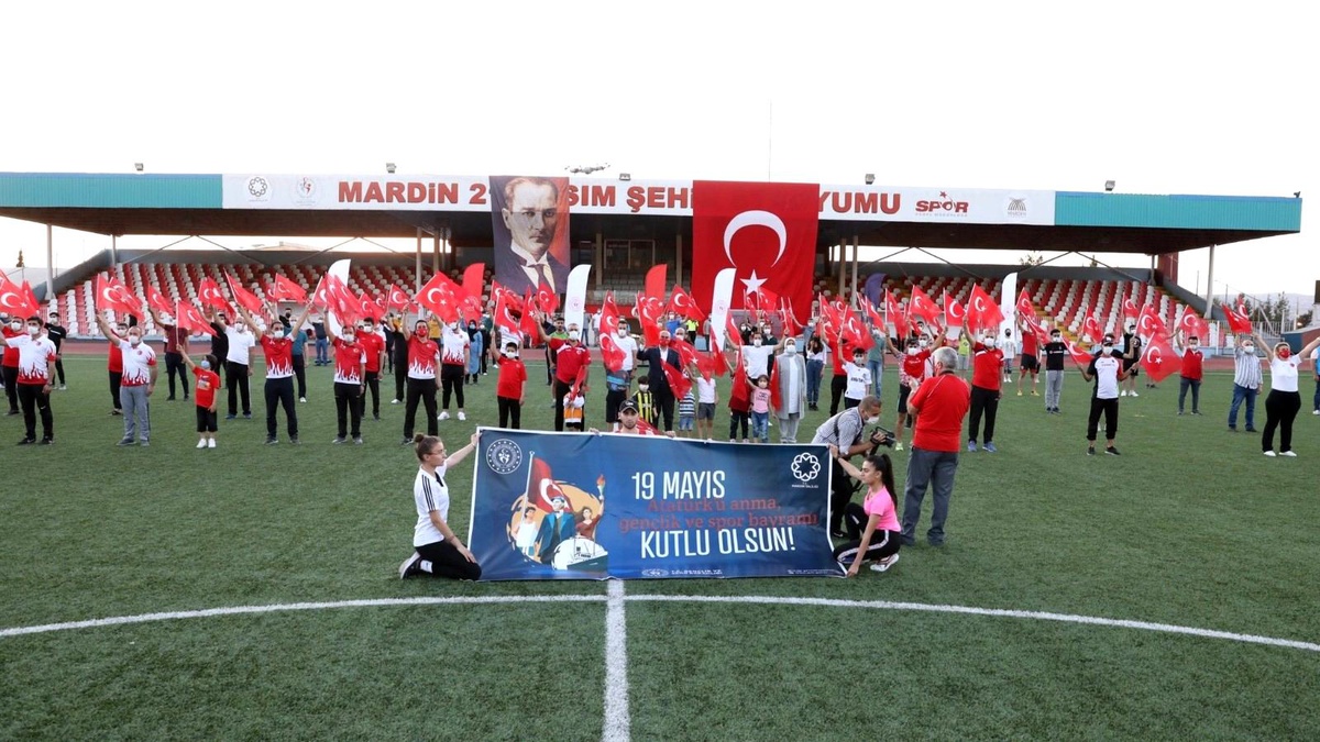 Mardin\'de saat 19.19\'da İstiklal Marşı okundu