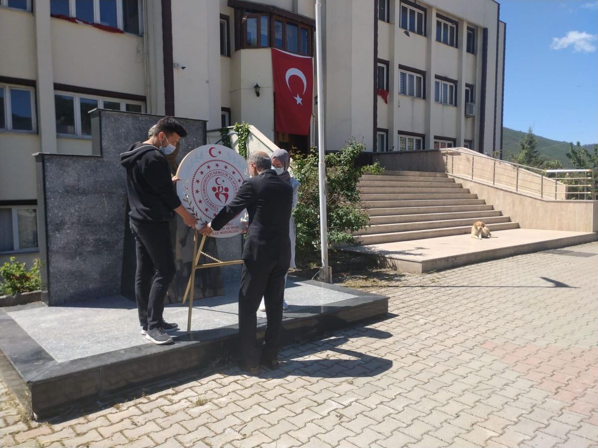 Sakarya\'da 19 Mayıs Atatürk\'ü Anma, Gençlik ve Spor Bayramı kutlandı