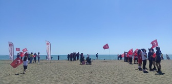 Samandağ'da sporcular, 19 Mayıs'ı yamaç paraşütü atlayışıyla kutladı