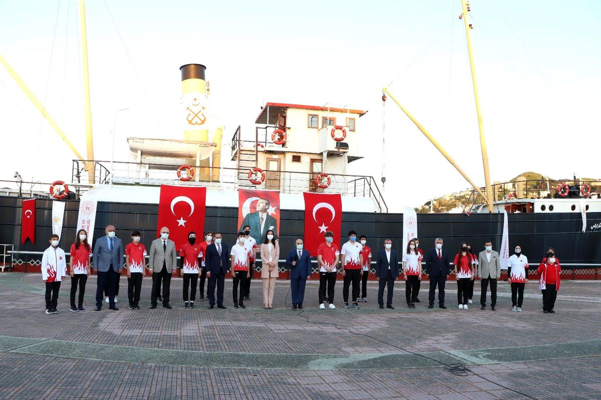 Samsun\'da 19.19\'da Bandırma Vapuru\'nda İstiklal Marşı okundu