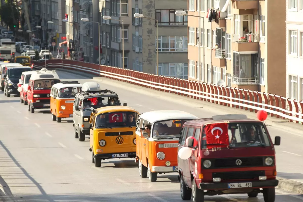 Üstü açık otobüs ve "vosvos"larla 19 Mayıs konvoyu oluşturuldu